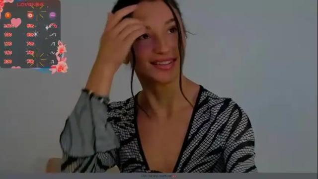 Image 10 of tayakayan Stream on Chaturbate on 11 days ago