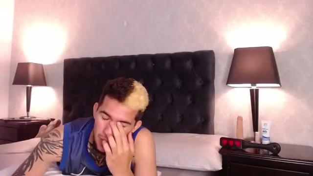 Image 6 of tayler_n_evelyn Stream on Chaturbate on 15 months ago