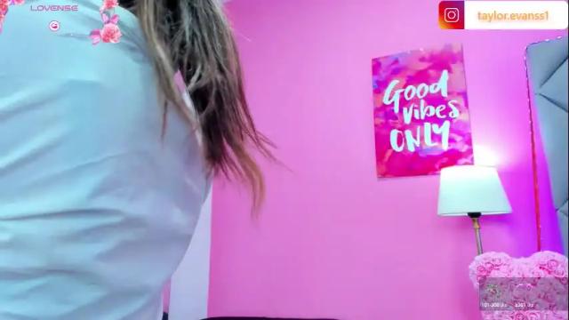 Image 7 of taylorevanss Stream on Chaturbate on 7 months ago