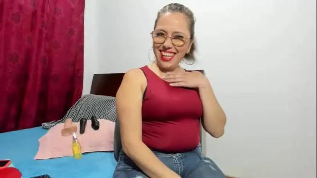 Image 3 of taylorhot72_ Stream on Chaturbate on 14 days ago