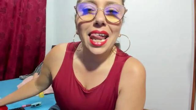 Image 7 of taylorhot72_ Stream on Chaturbate on 14 days ago