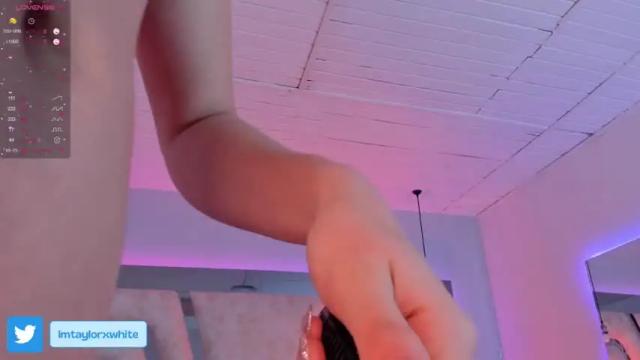Image 8 of taylorxwhite Stream on Chaturbate on 15 months ago