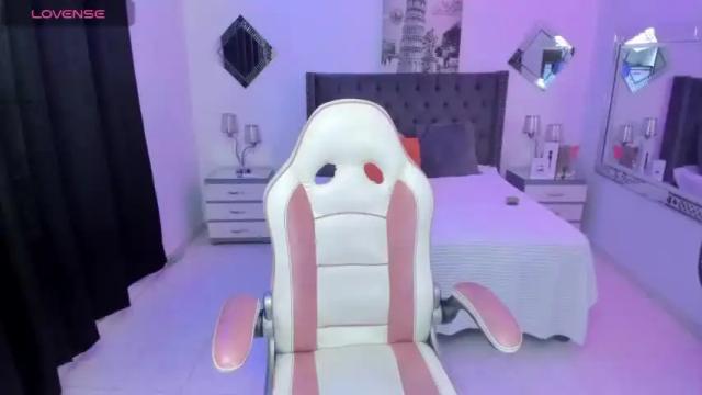 Image 4 of tayrabankss Stream on Chaturbate on 15 months ago