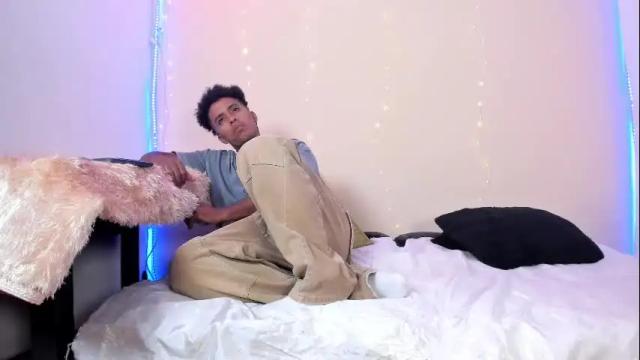 Image 4 of taysonysasha Stream on Chaturbate on 27 days ago