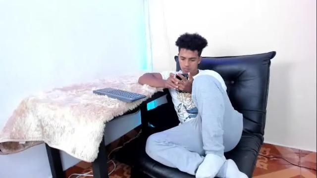 Image 12 of taysonysasha Stream on Chaturbate on 15 days ago