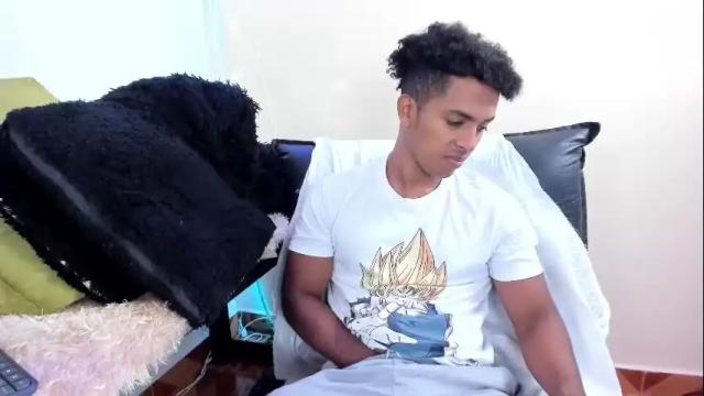 Image 3 of taysonysasha Stream on Chaturbate on 15 days ago