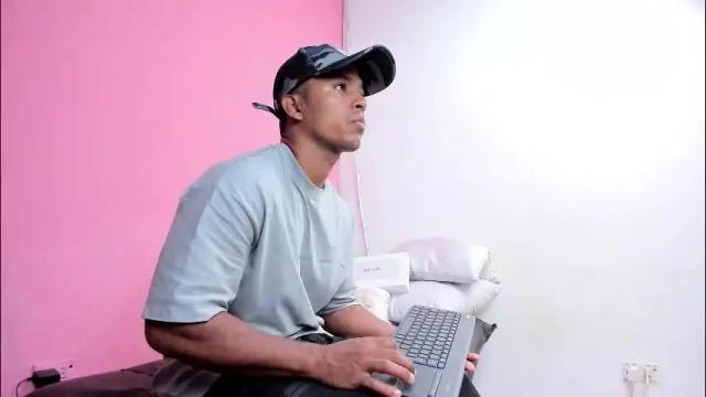 Image 2 of taysonysasha Stream on Chaturbate on 1 month ago