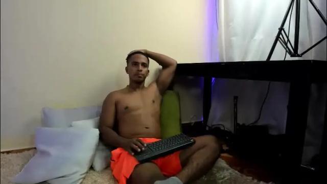 Image 4 of taysonysasha Stream on Chaturbate on 20 days ago