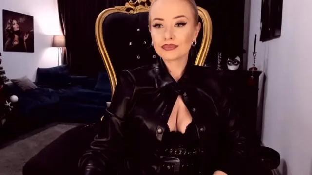 Image 8 of teasingjulianna Stream on Chaturbate on 15 months ago