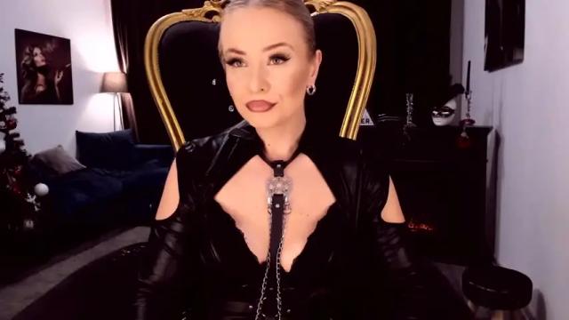 Image 3 of teasingjulianna Stream on Chaturbate on 15 months ago