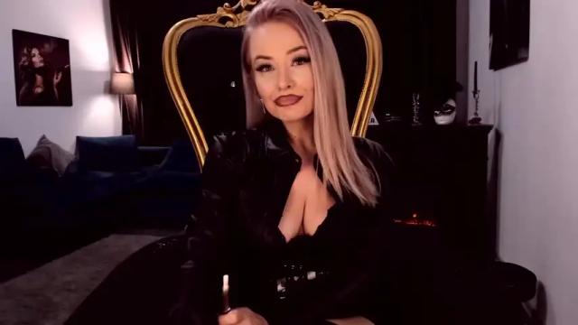 Image 6 of teasingjulianna Stream on Chaturbate on 15 months ago