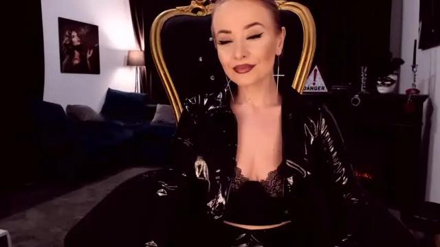 Image 12 of teasingjulianna Stream on Chaturbate on 15 months ago