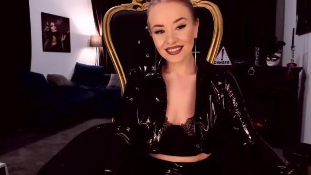 Image 4 of teasingjulianna Stream on Chaturbate on 15 months ago