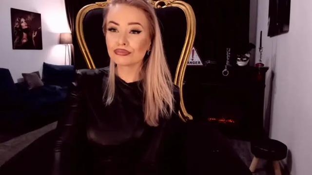 Image 12 of teasingjulianna Stream on Chaturbate on 15 months ago