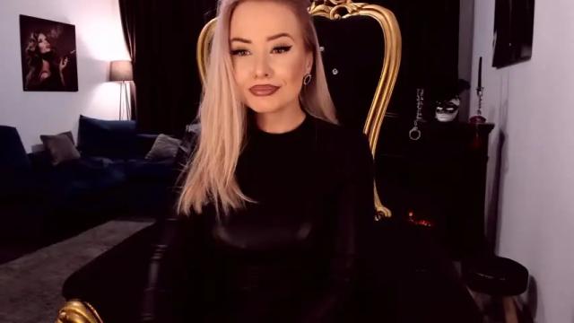 Image 7 of teasingjulianna Stream on Chaturbate on 15 months ago