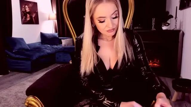 Image 2 of teasingjulianna Stream on Chaturbate on 15 months ago