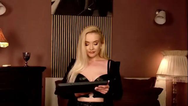 Image 8 of teasingjulianna Stream on Chaturbate on 17 days ago