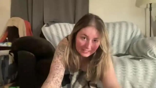 Image 3 of teasingtina420 Stream on Chaturbate on 14 months ago