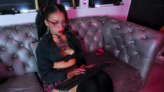 Image 6 of teeennaugthy18 Stream on Chaturbate on 26 days ago