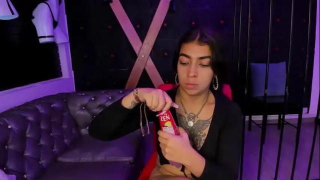 Image 2 of teeennaugthy18 Stream on Chaturbate on 3 months ago