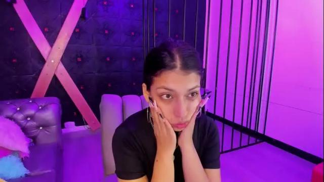 Image 3 of teeennaugthy18 Stream on Chaturbate on 3 months ago