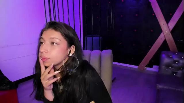 Image 3 of teeennaugthy18 Stream on Chaturbate on 1 month ago