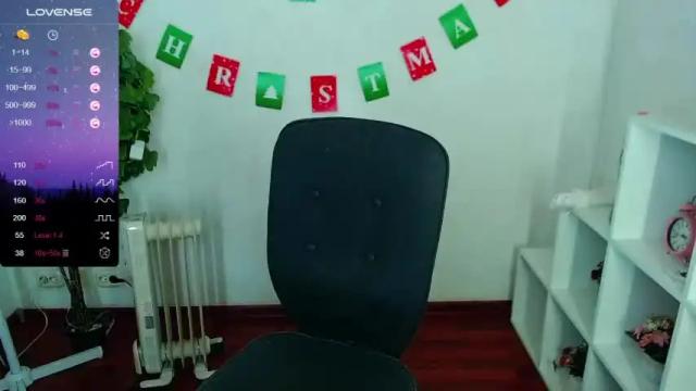 Image 3 of temptingfox Stream on Chaturbate on 17 months ago