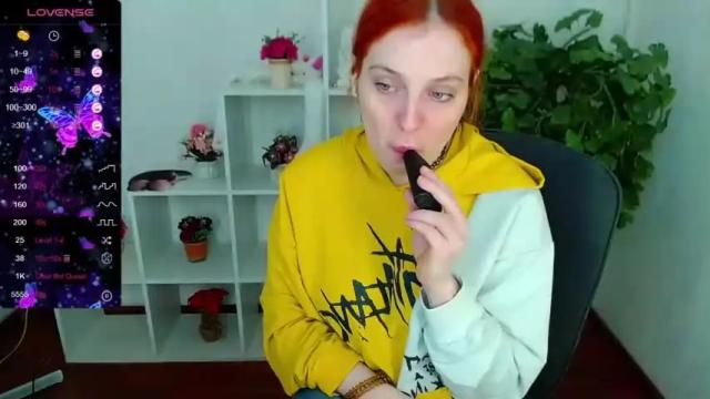 Image 3 of temptingfox Stream on Chaturbate on 15 months ago