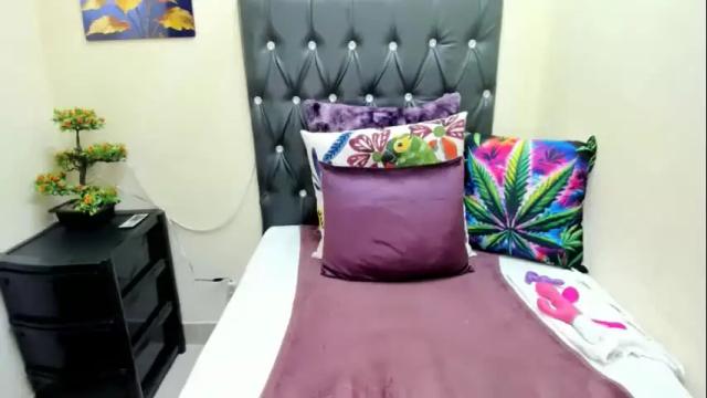 Image 7 of temptressqeen Stream on Chaturbate on 2 months ago