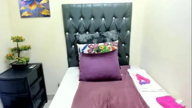 Image 4 of temptressqeen Stream on Chaturbate on 1 month ago