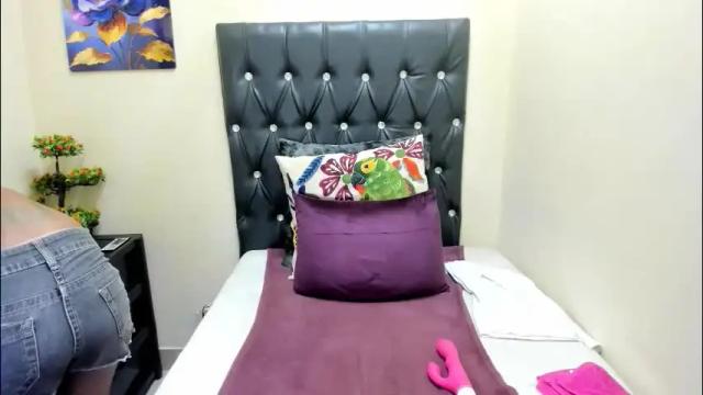 Image 7 of temptressqeen Stream on Chaturbate on 1 month ago