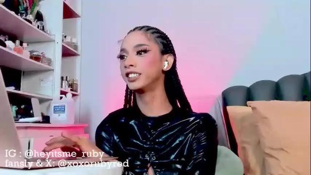 Image 12 of temptressxruby Stream on Chaturbate on 3 months ago