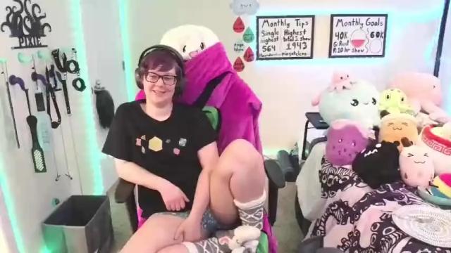 Image 12 of ten_tickle_pixie Stream on Chaturbate on 12 months ago