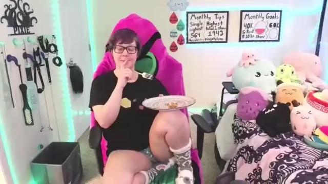 Image 3 of ten_tickle_pixie Stream on Chaturbate on 12 months ago