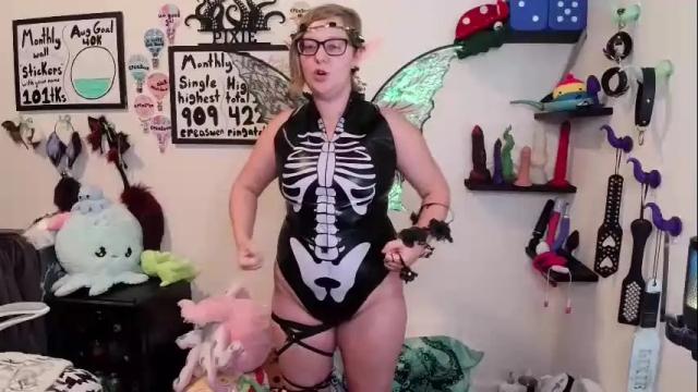 Image 2 of ten_tickle_pixie Stream on Chaturbate on 2 months ago