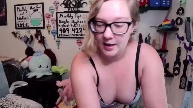 Image 2 of ten_tickle_pixie Stream on Chaturbate on 2 months ago
