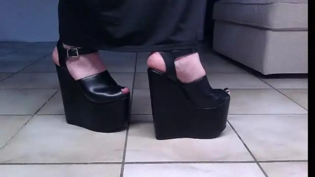 Image 3 of teninchheels Stream on Chaturbate on 9 days ago