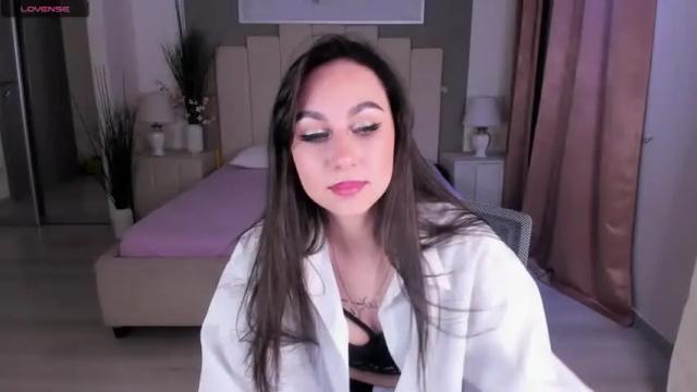 Image 10 of tessa_essa Stream on Chaturbate on 17 months ago