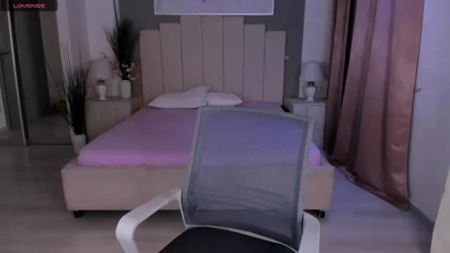 Image 2 of tessa_essa Stream on Chaturbate on 17 months ago