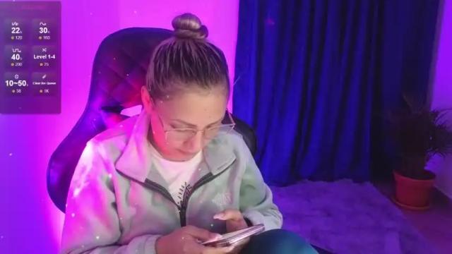 Image 4 of tessawhisnton Stream on Chaturbate on 14 months ago