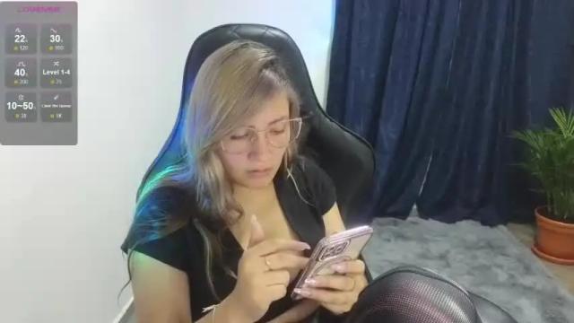 Image 10 of tessawhisnton Stream on Chaturbate on 14 months ago