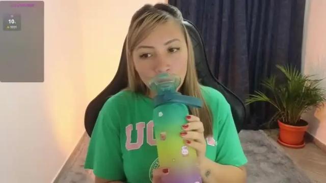 Image 4 of tessawhisnton Stream on Chaturbate on 13 months ago