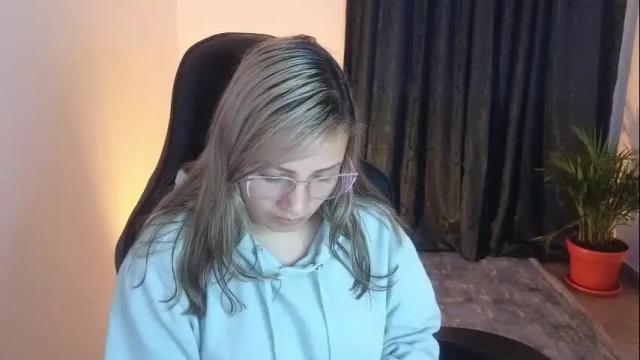 Image 3 of tessawhisnton Stream on Chaturbate on 13 months ago