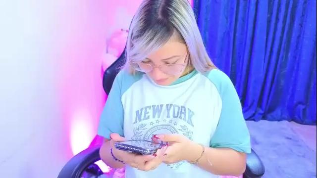 Image 12 of tessawhisnton Stream on Chaturbate on 25 days ago