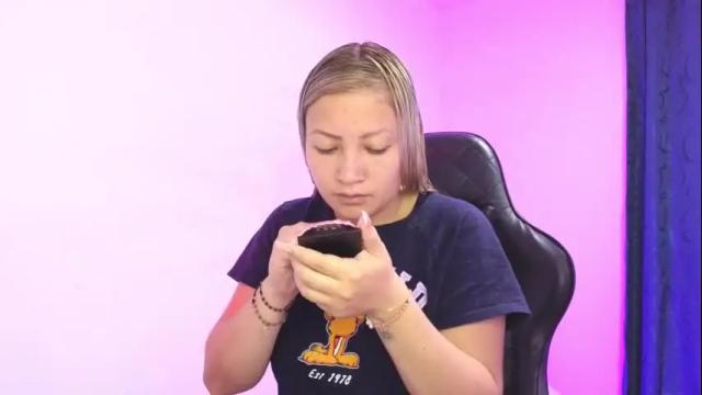 Image 2 of tessawhisnton Stream on Chaturbate on 2 days ago