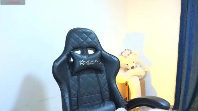 Image 7 of tessawhisnton Stream on Chaturbate on 9 days ago
