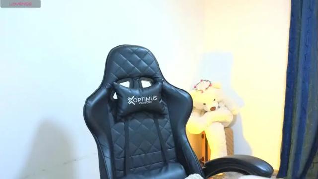 Image 8 of tessawhisnton Stream on Chaturbate on 9 days ago