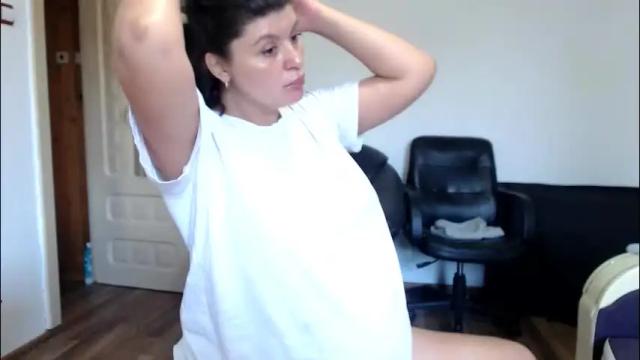 Image 2 of tessnaughty Stream on Chaturbate on 2 months ago