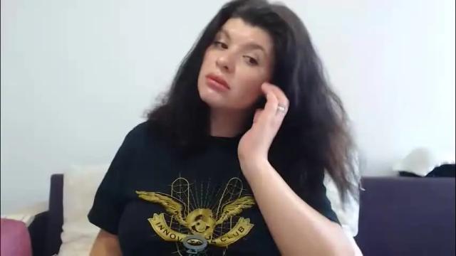 Image 2 of tessnaughty Stream on Chaturbate on 1 month ago