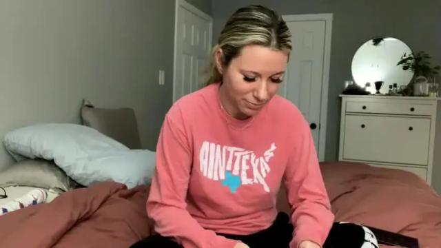 Image 8 of texas_blonde Stream on Chaturbate on 17 months ago
